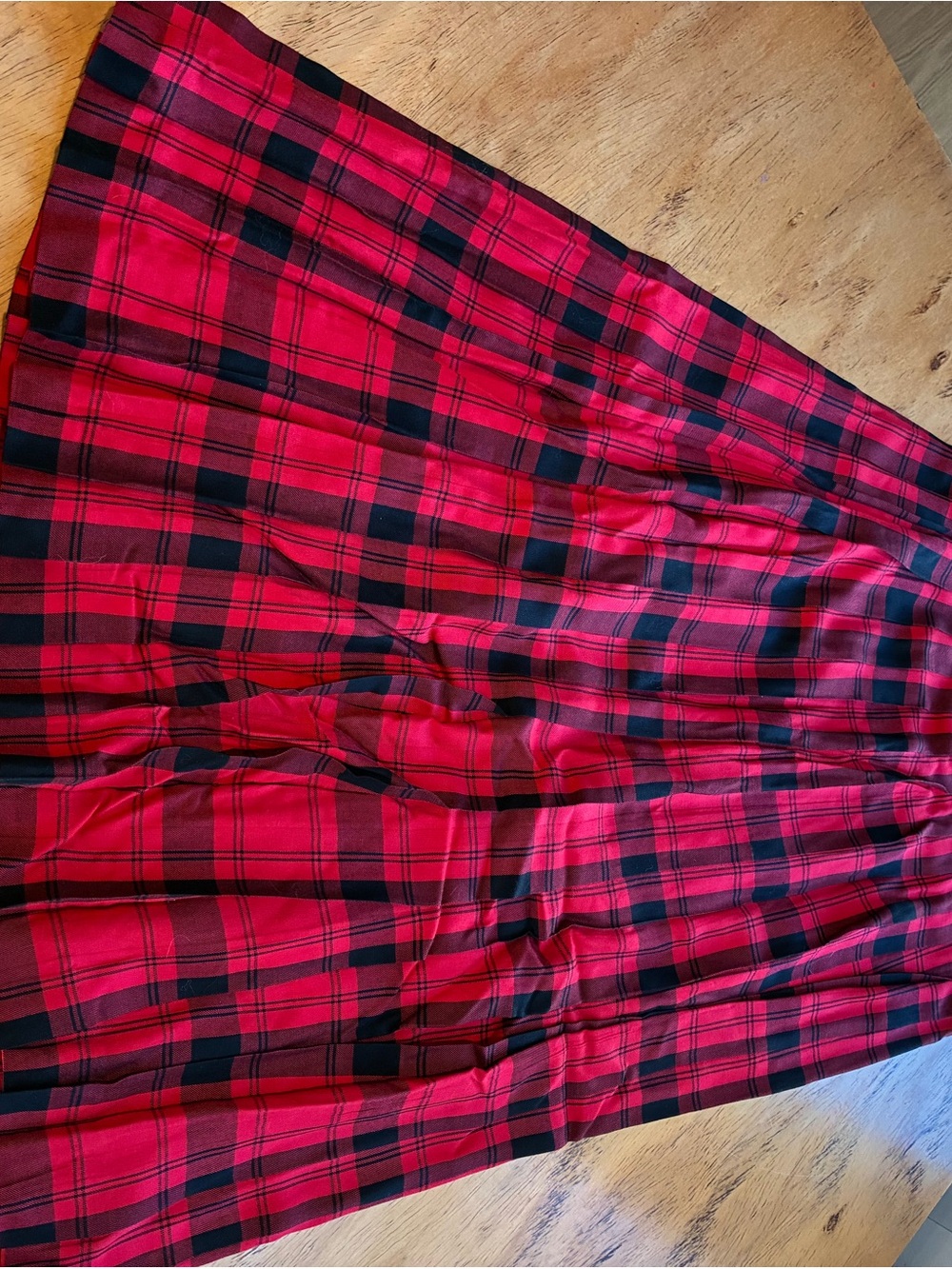 Liz Claiborne - Red Plaid Pleated Women’s Skirt - Classic A-Line Mid Length